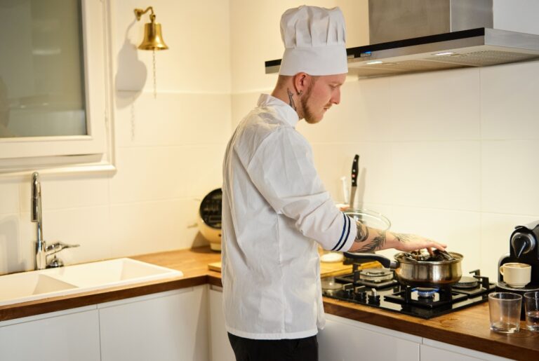 Bucătarii personali câștigă până la 300.000 de dolari pe an. Familiile bogate își aduc restaurantele Michelin acasă