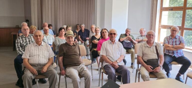 Umoriștii sibieni s-au „primenit” cu alți patru noi membri titulari. Între ei, o renumită cercetătoare în fizică aplicată din Republica Moldova