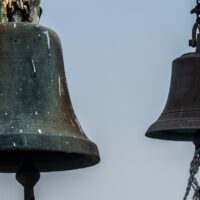 Clopotele unei biserici din Franța au fost oprite pe timpul nopții, după plângerea unei femei: „Nu mai puteam dormi”