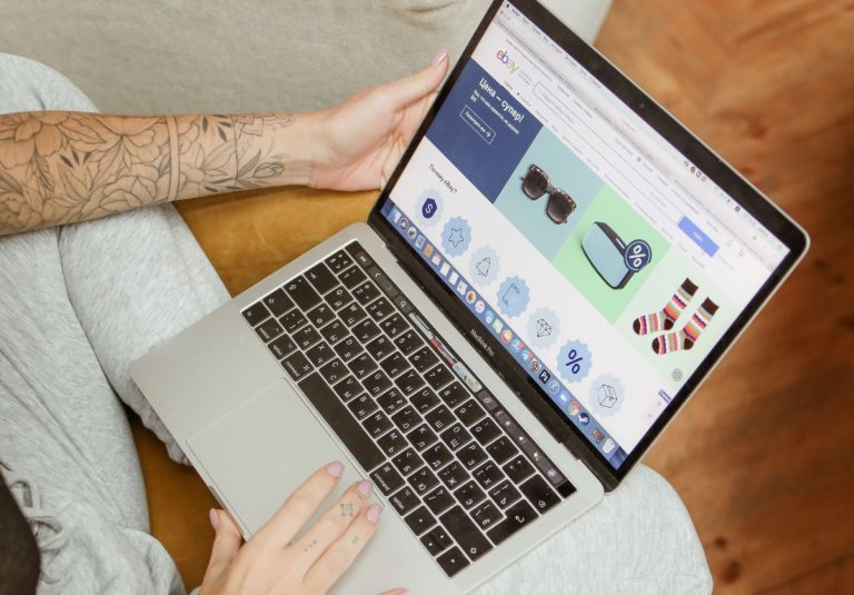 eBay plătește 55,7 milioane de dolari după ce foști directori au orchestrat o campanie de hărțuire împotriva unor jurnaliști critici