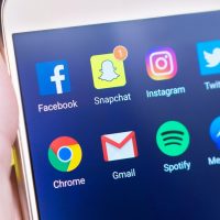 Facebook și Instagram au picat astăzi. Mii de utilizatori din întreaga lume raportează probleme de conectare