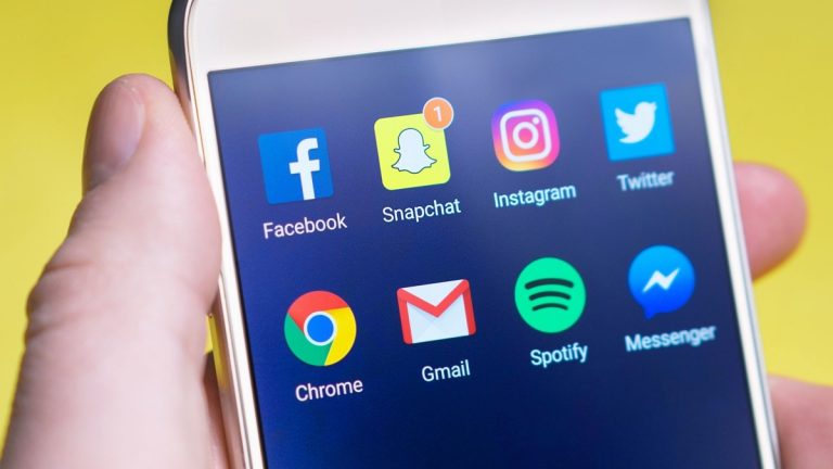 Facebook și Instagram au picat astăzi. Mii de utilizatori din întreaga lume raportează probleme de conectare