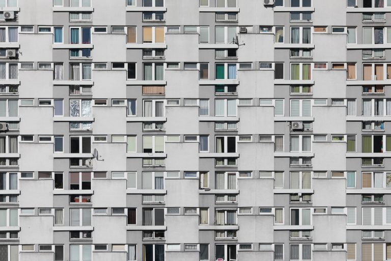 Ghid de renovare completă a unui apartament vechi: Ordinea corectă a lucrărilor