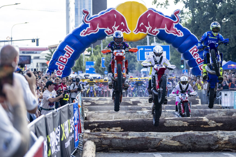 Spectacol total la Prologul Red Bull Romaniacs
