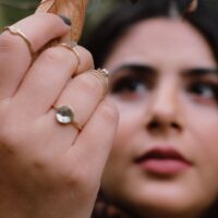„Inelul de divorț”, noul simbol al independenței. Tot mai multe femei își transformă verigheta sau inelul de logodnă într-o nouă bijuterie