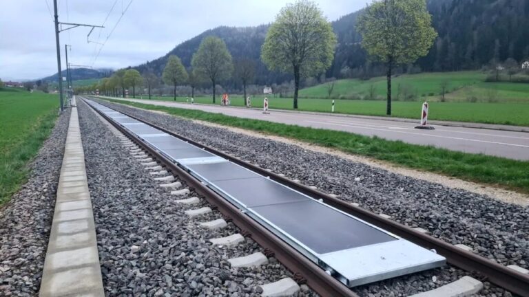 Șinele de tren devin centrale solare. Proiectul elvețian care atrage atenția întregii lumi