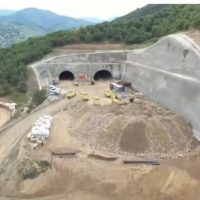 Prima galerie a tunelului Boița 1, de pe Autostrada Sibiu-Pitești, a fost străpunsă. Care este stadiul lucrărilor pe secțiunea Boița – Cornetu