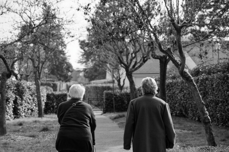 INS: Populația României va scădea la 15,6 milioane de locuitori până în 2080. Îmbătrânirea demografică se accelerează