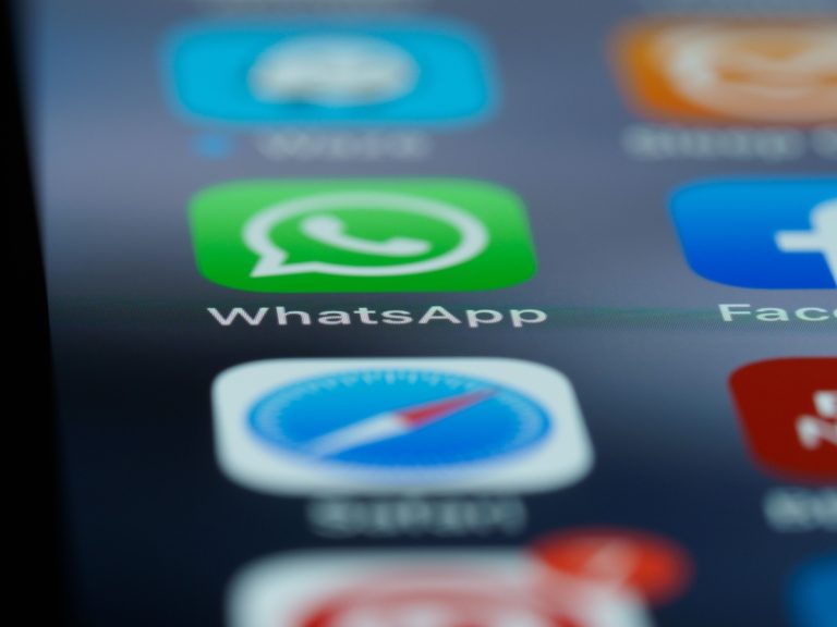 WhatsApp și Signal, în centrul unei decizii istorice a UE. Cum s-ar putea schimba confidențialitatea mesajelor și fotografiilor trimise online