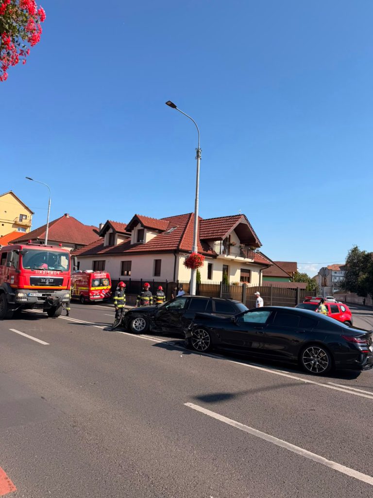 FOTO/ULTIMA ORĂ: Accident cu VICTIME în Sibiu. Un bărbat a ajuns la UPU după o coliziune pe Șoseaua Alba Iulia