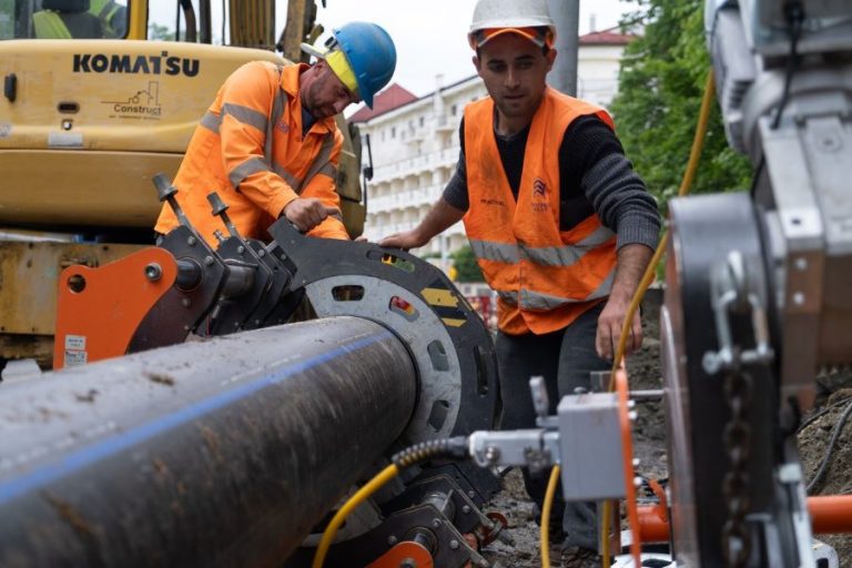 Lucrări de cuplare la rețeaua de transport apă potabilă executată pe străzile Hermann Oberth și Constituției, din mun. Sibiu