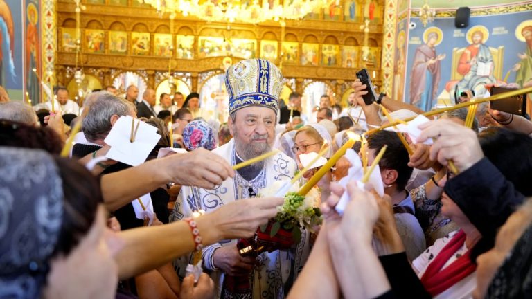 FOTO: O zi cât o istorie! Lacrimi, rugăciune și binecuvântare la Mănăstirea Turnu Roșu