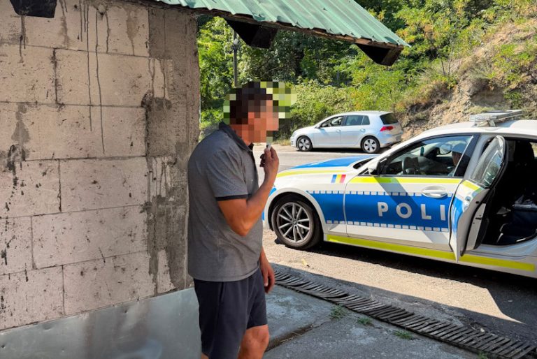 Șofer DROGAT depistat pe Valea Oltului. Polițiștii au găsit și obiecte suspecte în mașină