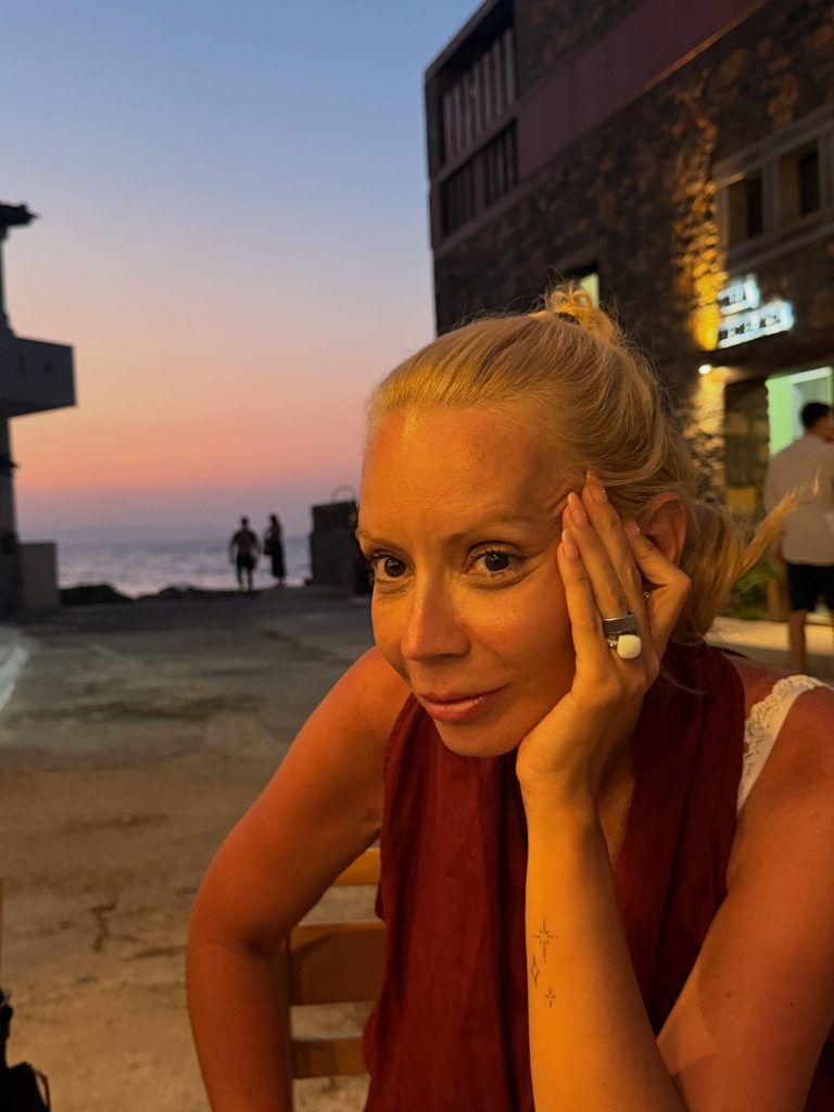 FOTO: Bărbatul din Mediaș care a cucerit-o pe Daciana Sârbu, fosta soție a premierului Ponta. Cum au apărut cei doi în vacanța din Grecia