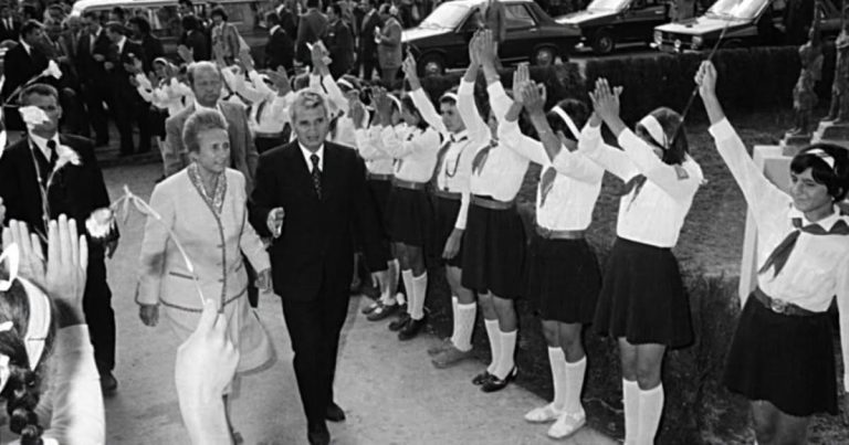FOTO: Securitatea lui Ceaușescu își recruta informatori dintre elevi. Copiii erau puși să-și toarne colegii și profesorii