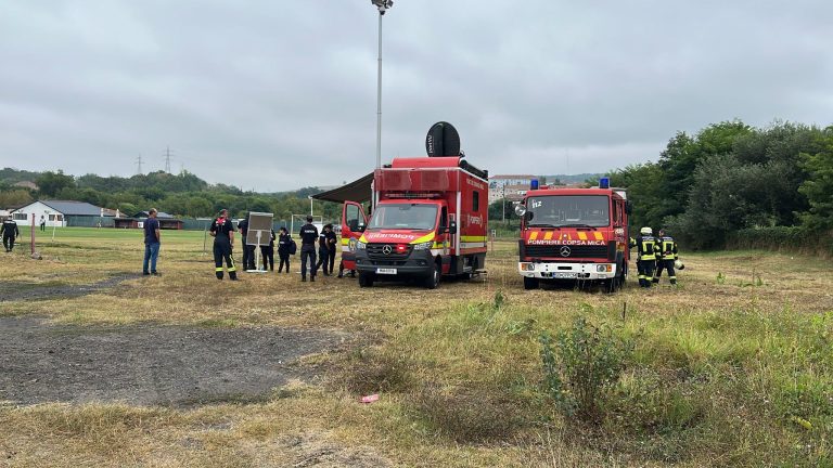 FOTO: Cutremur și clădire cuprinsă de flăcări într-un amplu exercițiu ISU. ALERTĂ SIMULATĂ la Copșa Mică