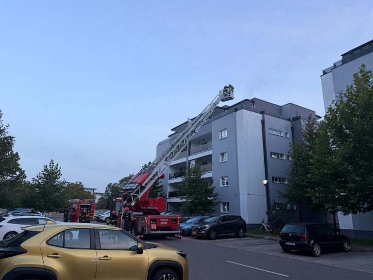 FOTO: Incendiu la etajul 4, în Sibiu! Un grătar alimentat la butelie a luat foc pe terasa unui apartament