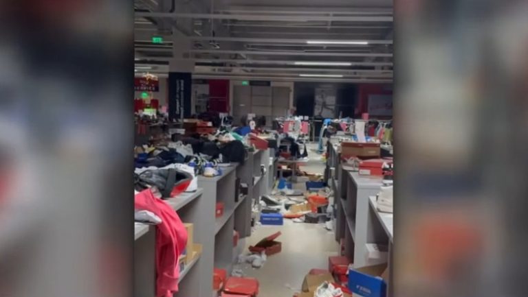 VIDEO – FĂRĂ CUVINTE: magazine Hervis DEVASTATE după reducerile uriașe