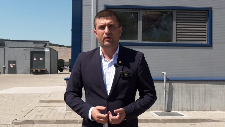 Ministrul Apărării la Mediaș: România vrea să-și producă singură armele și vehiculele militare
