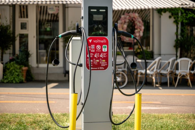 Unde îți încarci mașina electrică în Sibiu: 44 de stații noi, disponibile de astăzi
