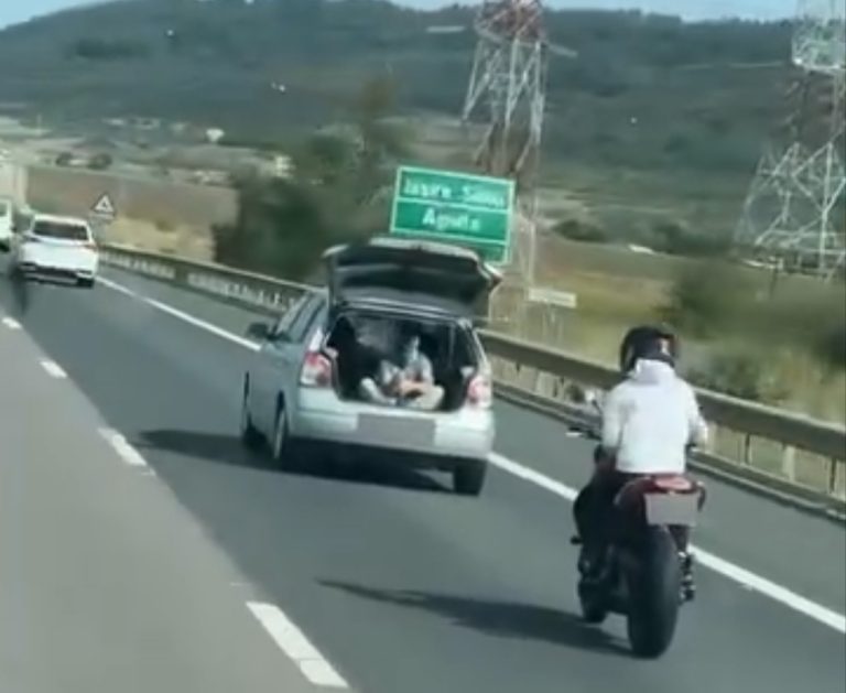VIDEO: Inconștiență EXTREMĂ lângă Sibiu: Ce căuta un tânăr în portbagaj, pe A1? Poliția i-a identificat în doar 4 ore