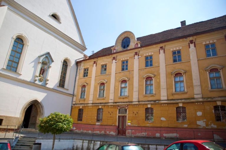 EDITORIAL. Dacă Ansamblul Ursulinelor ar fi aparținut Parohiei Evanghelice C.A., Primăria Sibiu ar fi cumpărat de ieri imobilul