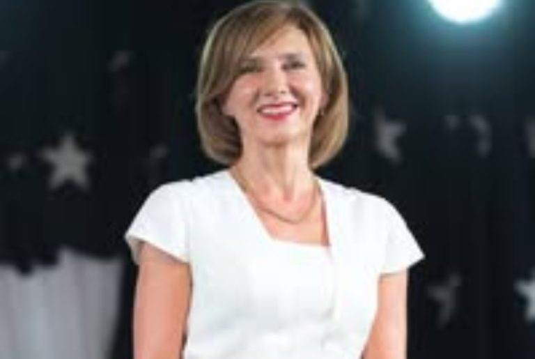 Carmen Iohannis își continuă activitatea la catedră: Soția fostului președinte al României va mai preda un an la Colegiul „Gheorghe Lazăr” din Sibiu