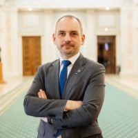 Firmele scapă de TVA-ul impus retroactiv de ANAF. Legea inițiată de deputatul sibian Adrian Echert a fost promulgată