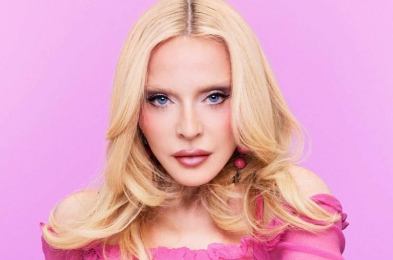 Madonna își sărbătorește aviversarea a 68 de ani în Grecia. A mers cu elicopterul la Meteora, pentru o întâlnire cu un stareț