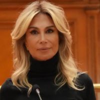 Raluca Turcan, deputat PNL Sibiu, acuză PSD că a blocat legea salarizării: „România pierde 4,2 miliarde de lei”