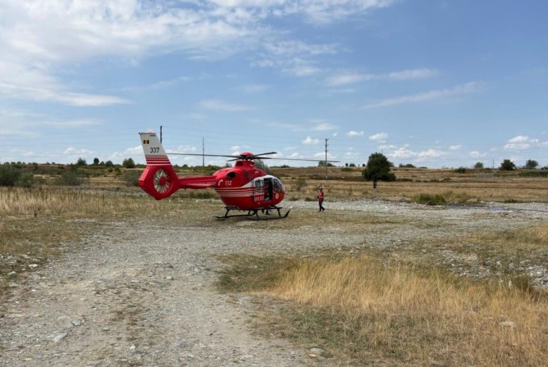 Adolescent de 17 ani, inconștient, salvat de pe traseul de creastă al Munților Făgăraș de salvamontiștii din Sibiu și Argeș