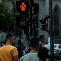 Butoanele de la semafor chiar funcționează? Adevărul despre trecerile de pietoni, pe care puțini îl cunosc