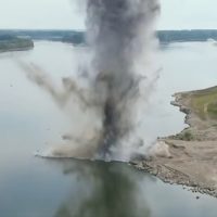 Stânca Pârjoaia, de pe Dunăre, detonată cu 100 kg de explozibil. Miruță: „E un succes”
