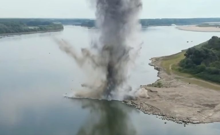 Stânca Pârjoaia, de pe Dunăre, detonată cu 100 kg de explozibil. Miruță: „E un succes”