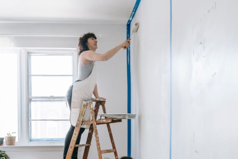 Renovarea apartamentului fără autorizație: ce lucrări sunt permise și când ai nevoie de aprobarea Primăriei