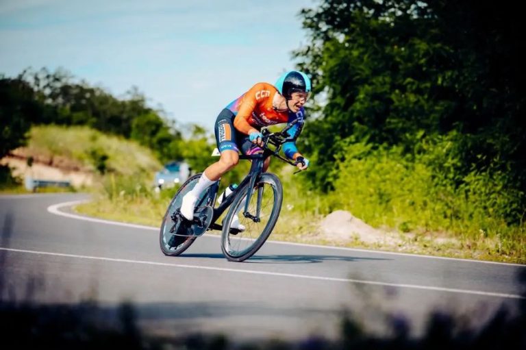 Sibianul Iustin Văidian, singurul român la startul Campionatului Mondial de Ciclism de la Montreal: „Să port tricoul României alături de Evenepoel, van Aert și van der Poel, arată că toată munca merită”