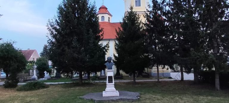 Făcătorii de țară dorm în liniște la Biserica dintre Brazi. Cimitirul marilor ardeleni care au pregătit România Mare