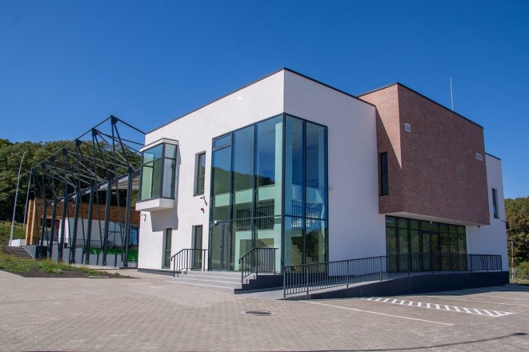 FOTO – Investiție spectaculoasă la Academia Forțelor Terestre din Sibiu: amfiteatru în aer liber și spații moderne pentru studenți