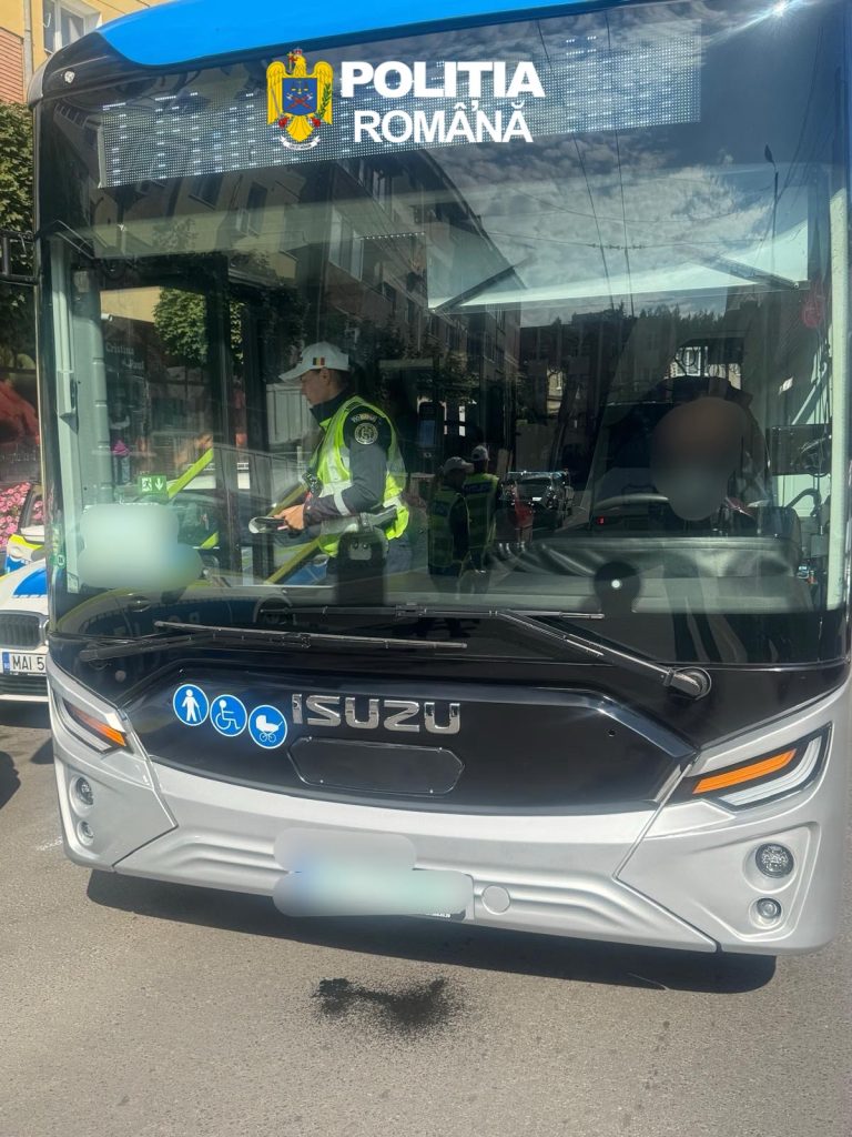 FOTO: Polițiștii au luat la control transportul de persoane în Mediaș. Ce nereguli au fost descoperite