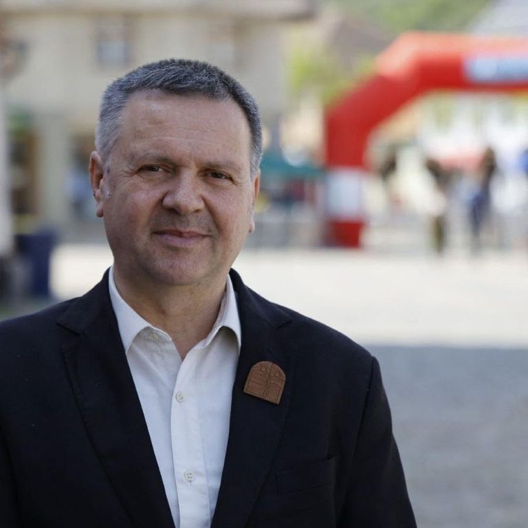 EDITORIAL. Ce nu spune Primarul Bogdan Bucur despre mina de la Rășinari: Are pârghia să o blocheze, dar spune că nu are competență