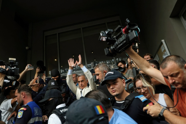 „Cheta pentru Călin Georgescu”: cine face bani din panica susținătorilor?