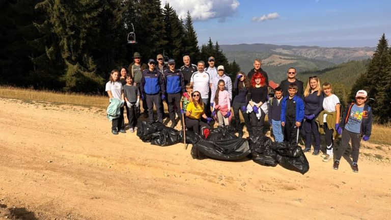 Peste 500 de participanți la „Drumețenie”, la Păltiniș. Mai puține deșeuri pe munte și mai mulți copii implicați