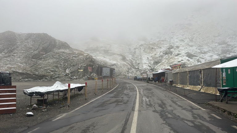 FOTO: Prima ninsoare pe Transfăgărășan! Iarna și-a făcut apariția în noaptea de 21 spre 22 septembrie