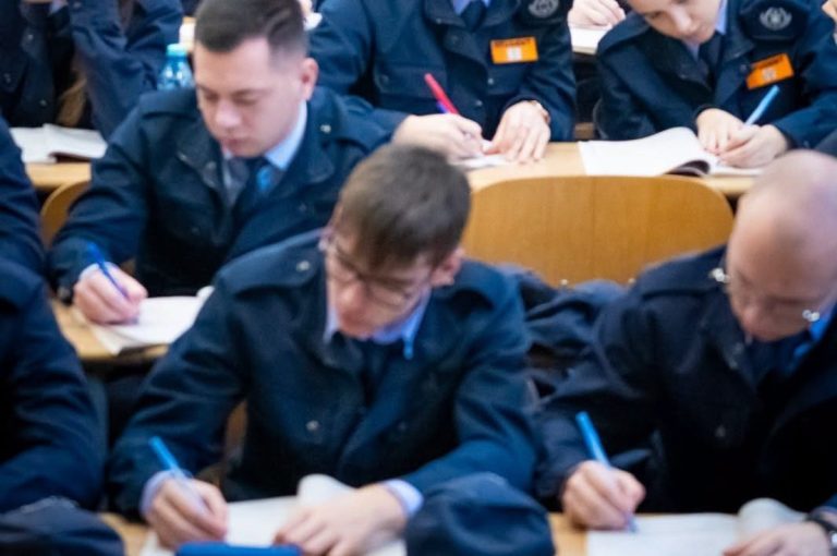 Admitere în școli de poliție 2026: 3.640 de locuri la poliție, jandarmi și pompieri. Calendarul complet al concursului
