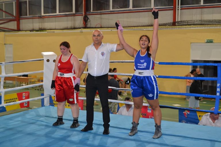 Mândrie pentru Sibiu: Sofia Maria Filip, vicecampioană națională la box feminin!