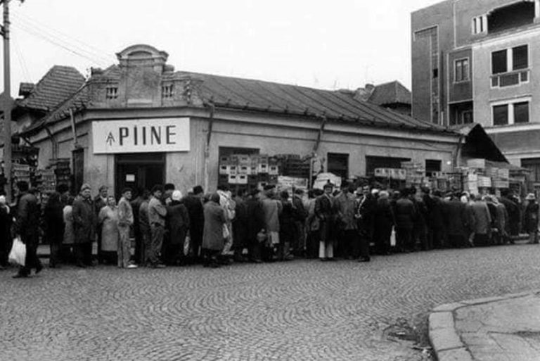 Cât costa viața în România lui 1989: ce puteai cumpăra cu un salariu de 3.000 de lei