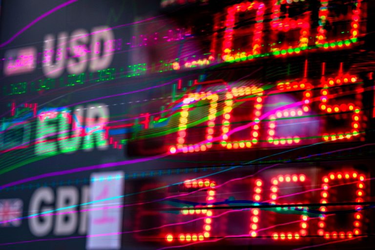 Curs valutar BNR, 17 septembrie 2026: euro scade, dolarul și francul elvețian cresc