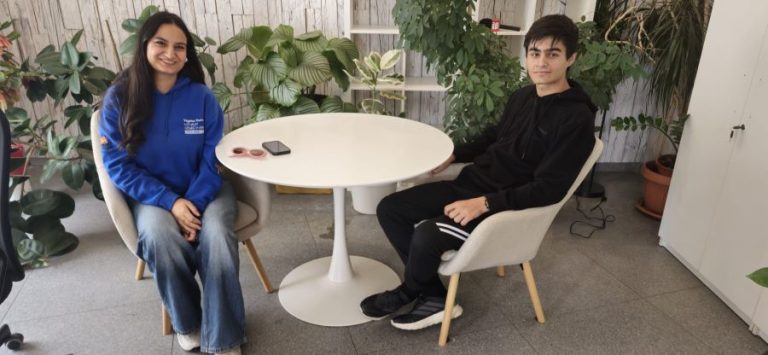 45 de străini au venit să predea în școlile din Sibiu. Tânăra din Turcia care conduce AIESEC: „Aici îmi e acasă”
