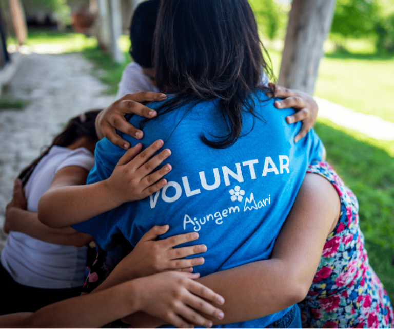 „Ajungem MARI” caută 40 de voluntari care să fie modele pentru copiii instituționalizați din Sibiu