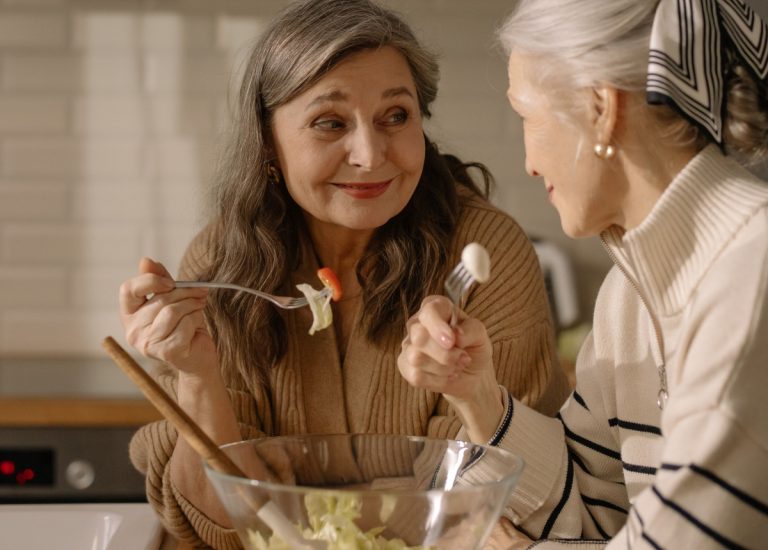 Dieta care poate reduce vârsta biologică în doar patru săptămâni - Ce au mâncat 104 adulți și ce alimente au făcut diferența